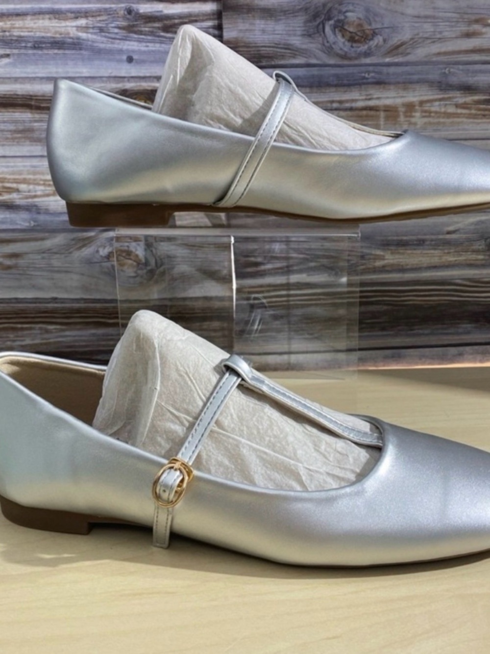 C. Paravano
Silver Patent Crossed Stripe Clasp
Mary Jane
Women’s size 38/7.5